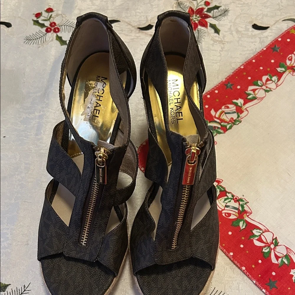 MICHAEL Michael Kors Black Patterned Heels - Picture 2 of 3